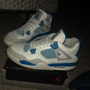 Air Jordan 4 Retro Military Blue